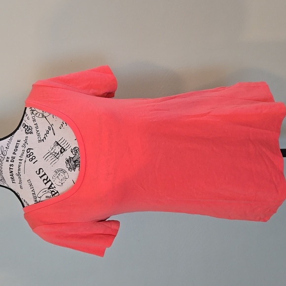 Old Navy Tee - Picture 1 of 5